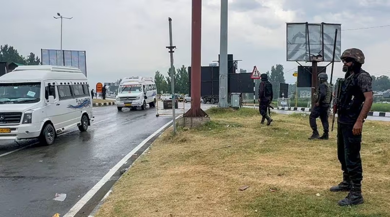 जम्मू-कश्मीर: पहलगाम में बादल फटने से होटल और घर जलमग्न हो गए