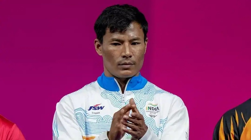 ऋषिकांत सिंह ने राष्ट्रमंडल खेलों के रिकॉर्ड की बराबरी की, भारोत्तोलन में भारत के लिए पहला रजत पदक जीता।