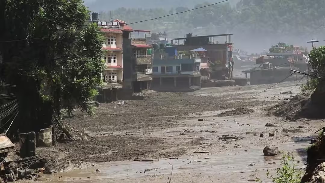 नेपाल में बाढ़ में 290 भारतीय लापता, 84 बचाए गए; मृतकों की संख्या 359 तक पहुंची।