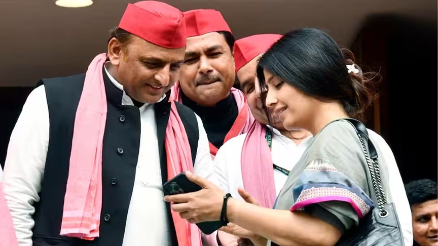अखिलेश यादव की पत्नी डिंपल मुख्यमंत्री बनेंगी? सपा प्रमुख के जवाब ने अटकलों को और हवा दी।