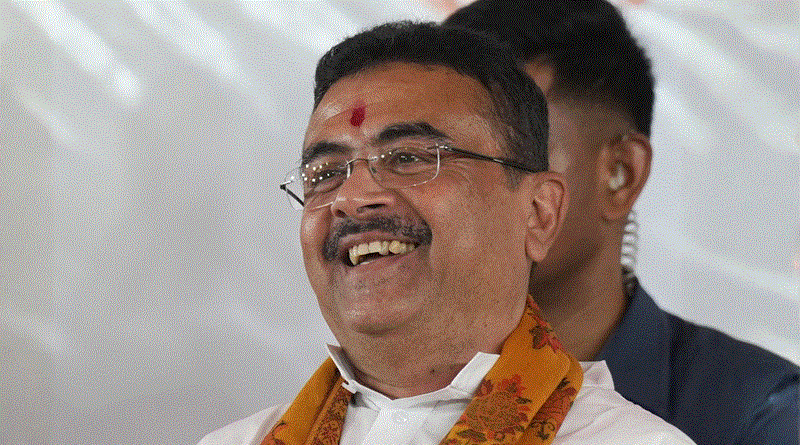 दुर्गा पूजा पंडाल में सुवेंदु अधिकारी की नंदीग्राम से नबन्ना तक की राजनीतिक यात्रा का विवरण