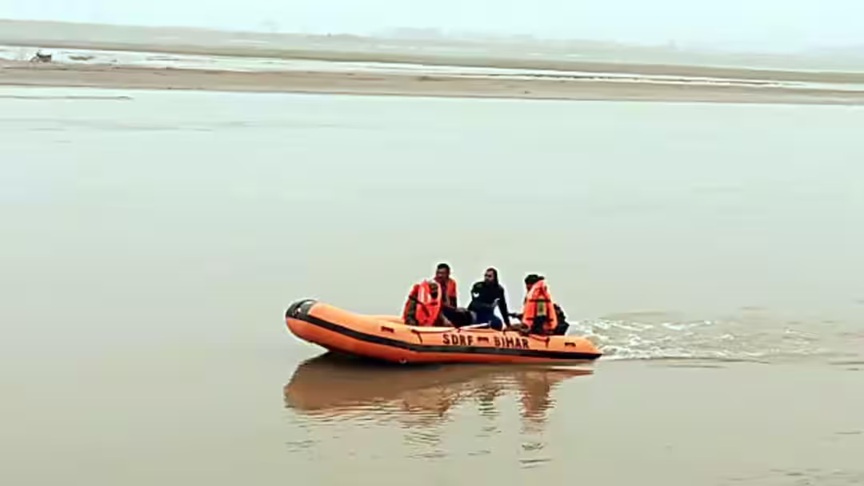 नेपाल में अचानक आई बाढ़ के बाद बिहार अलर्ट पर; गुंडक नदी में जलस्तर बढ़ने के खतरे के चलते आपातकालीन उपाय लागू किए गए।
