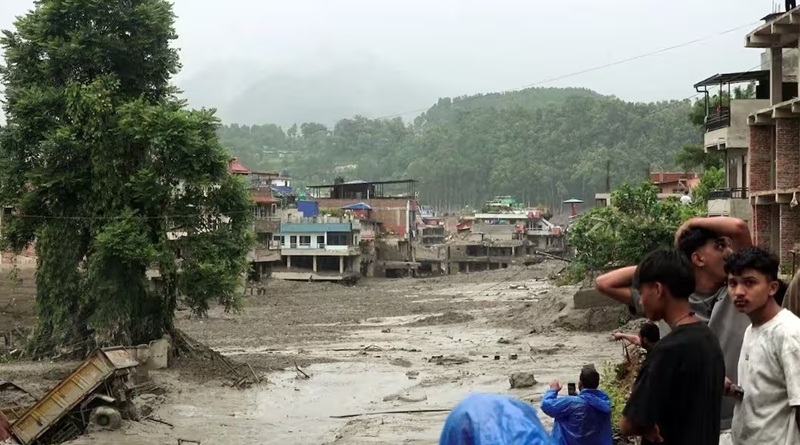 नेपाल में अचानक आई बाढ़ से मरने वालों की संख्या बढ़कर 469 हो गई है, चीन ने बैरियर झील के टूटने की चेतावनी जारी कर नई चिंताएं पैदा कर दी हैं।