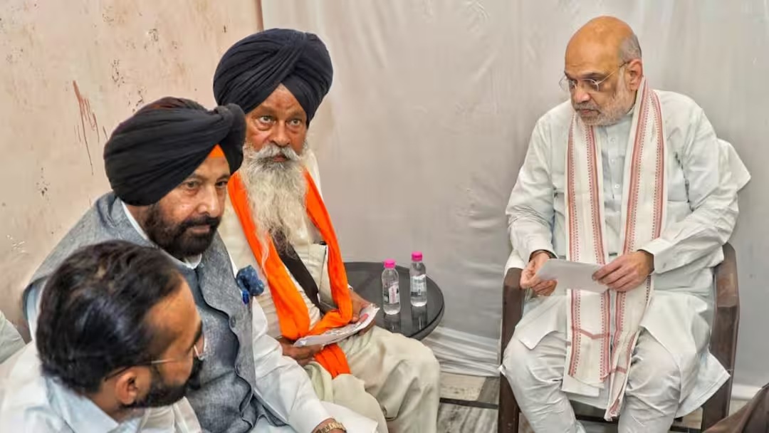 ड्रग्स का मुद्दा उठाने पर मारा गया': अमित शाह ने पंजाब में परविंदर सिंह झोटा के परिवार से मुलाकात की